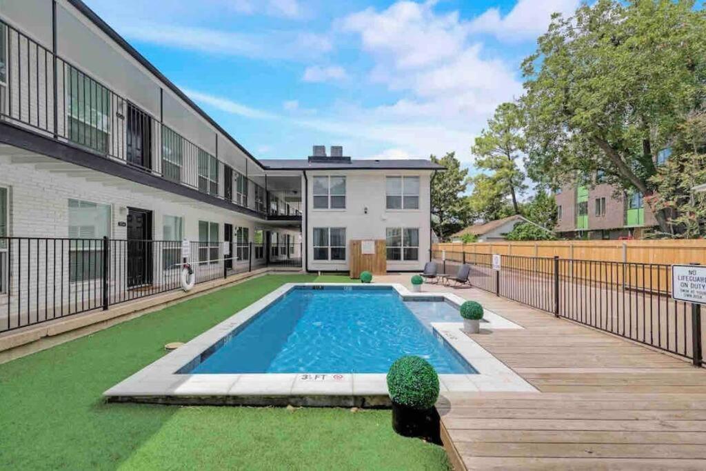 City Outside & Tranquility Inside Dallas Luaran gambar